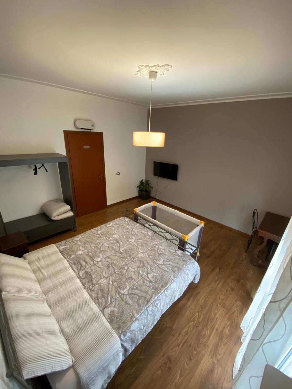 Hlux Oi Affiₜₜacaₘere Hotell Piacenza Exteriör bild